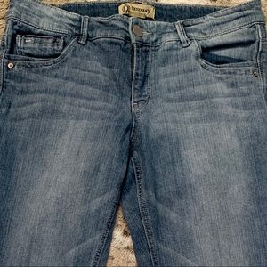 Democracy Ankle Jeans Size 10 Raw/Frayed Bottoms